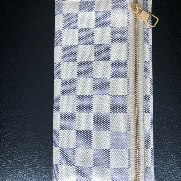 LOUIS VUITTON Damier Azur Large Wallet. - Picture 6 of 6